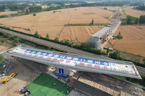 京台高速改扩建工程微山岛连接线跨京沪铁路转体桥成功转体